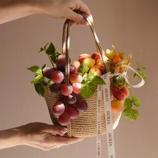 Корзина с фруктами в подарок учителю