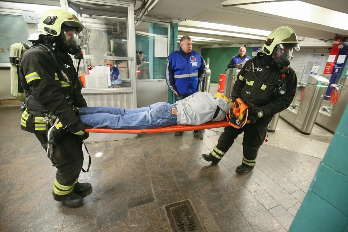 Новости москвы сегодня взрыв в метро. Метро МЧС. Пожарные учения в метро. Пожарные учения в Москве метро. Взрыв в Московском метрополитене (февраль 2014).