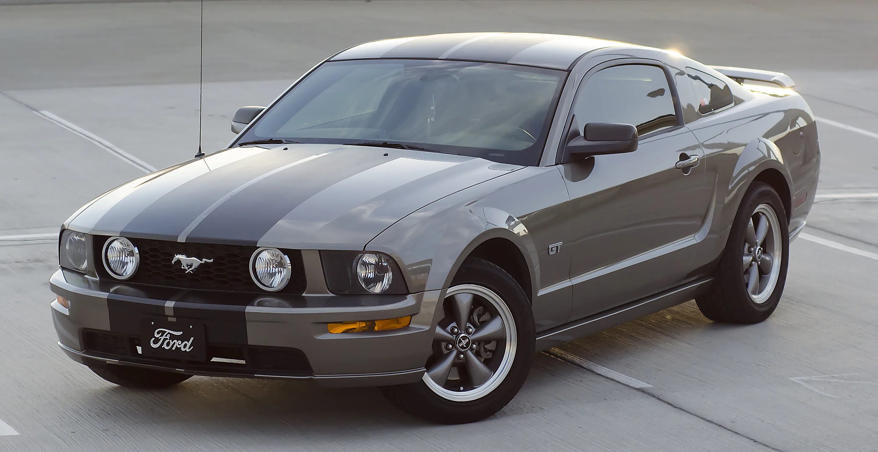 Форд мустанг бу. Форд Мустанг 2005. Форд Мустанг ГТ 2005. Ford Mustang 2005. Ford Mustang Shelby 2005.