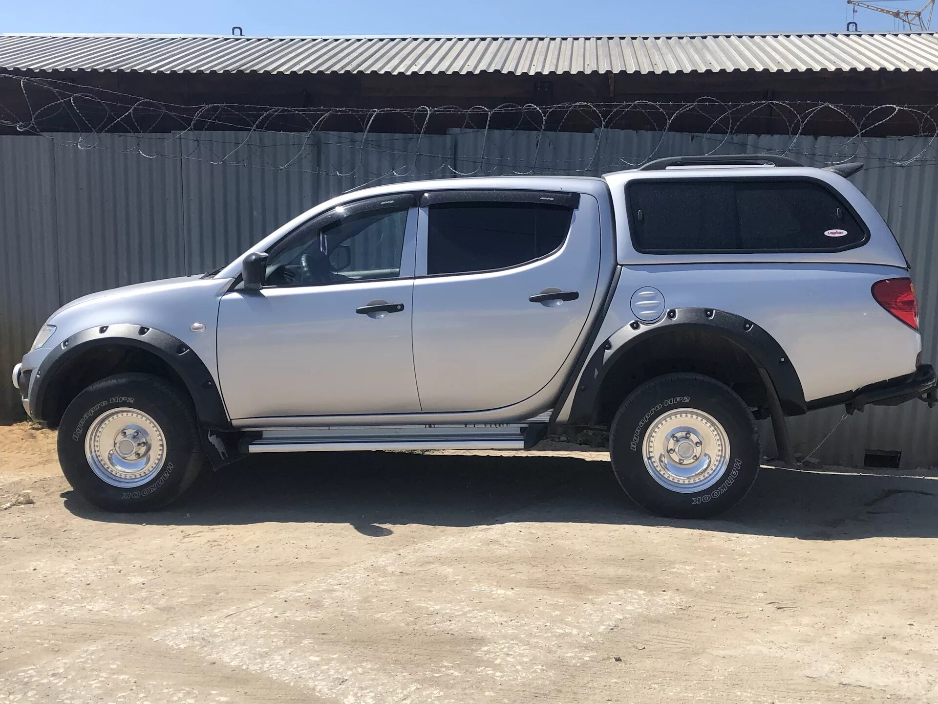 Mitsubishi l200 2.4. Мицубиси Эль 200. Мицубиси Эль 200 белая. Mitsubishi l200 2018.