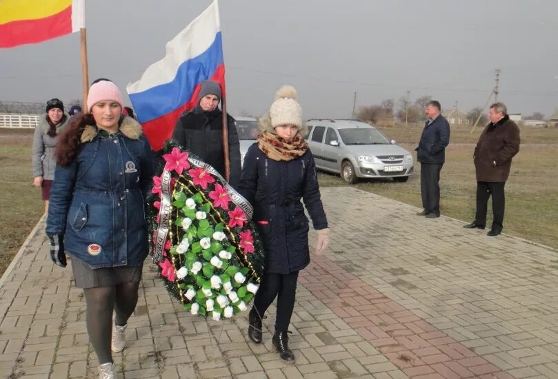 хутор свистельниково братская могила. старозолотовский хутор ростовской области музей. рп5 ростов на дону хутор кудинов. кудинов поселок багаевский район. хутор кудинов ростовская область.