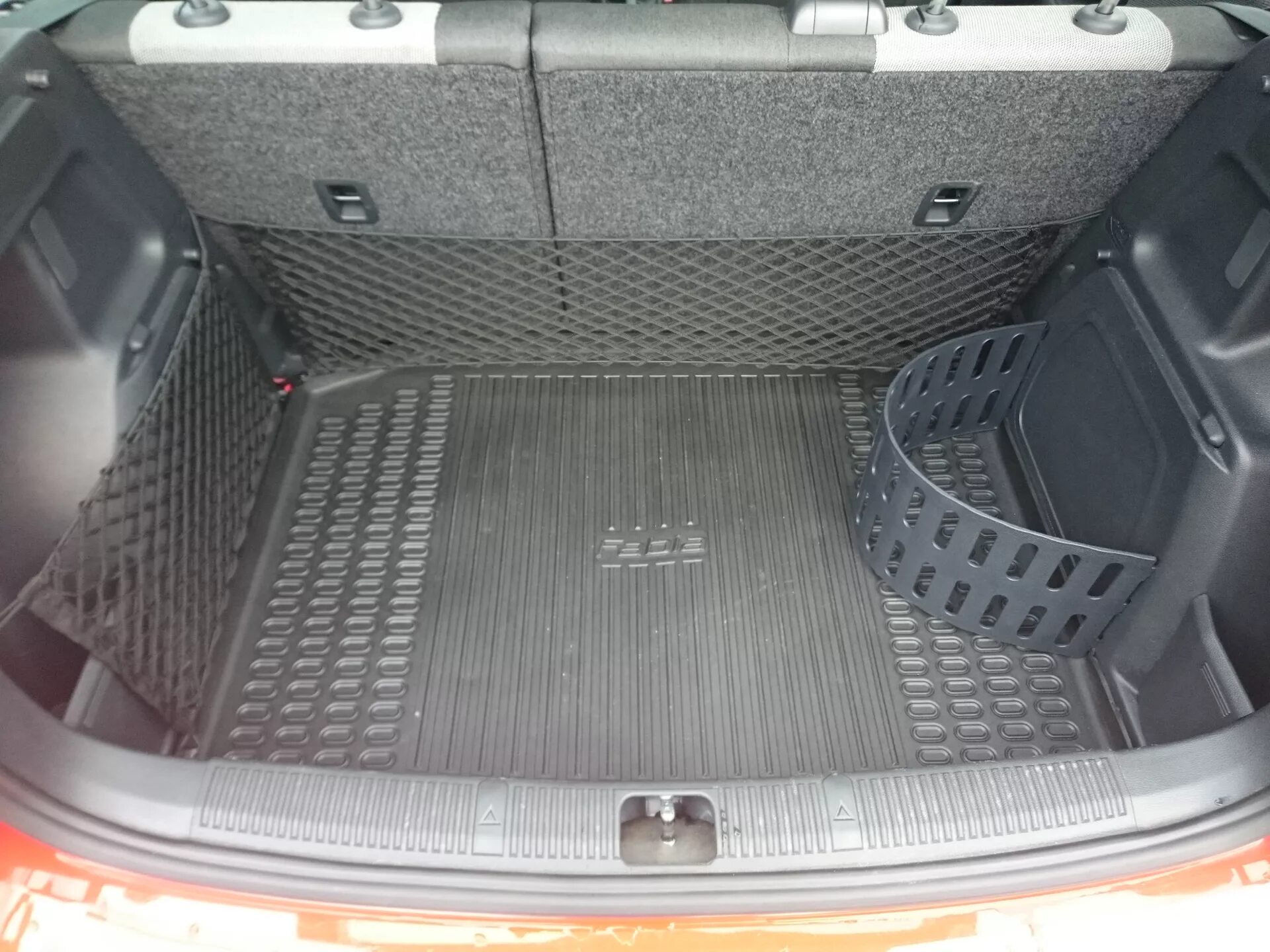 Багажник шкода фабия 1. Skoda fabia 2 багажник. škoda fabia 2 багажник. шкода фабия 1.2 багажник. фабия 2 комби багажник.