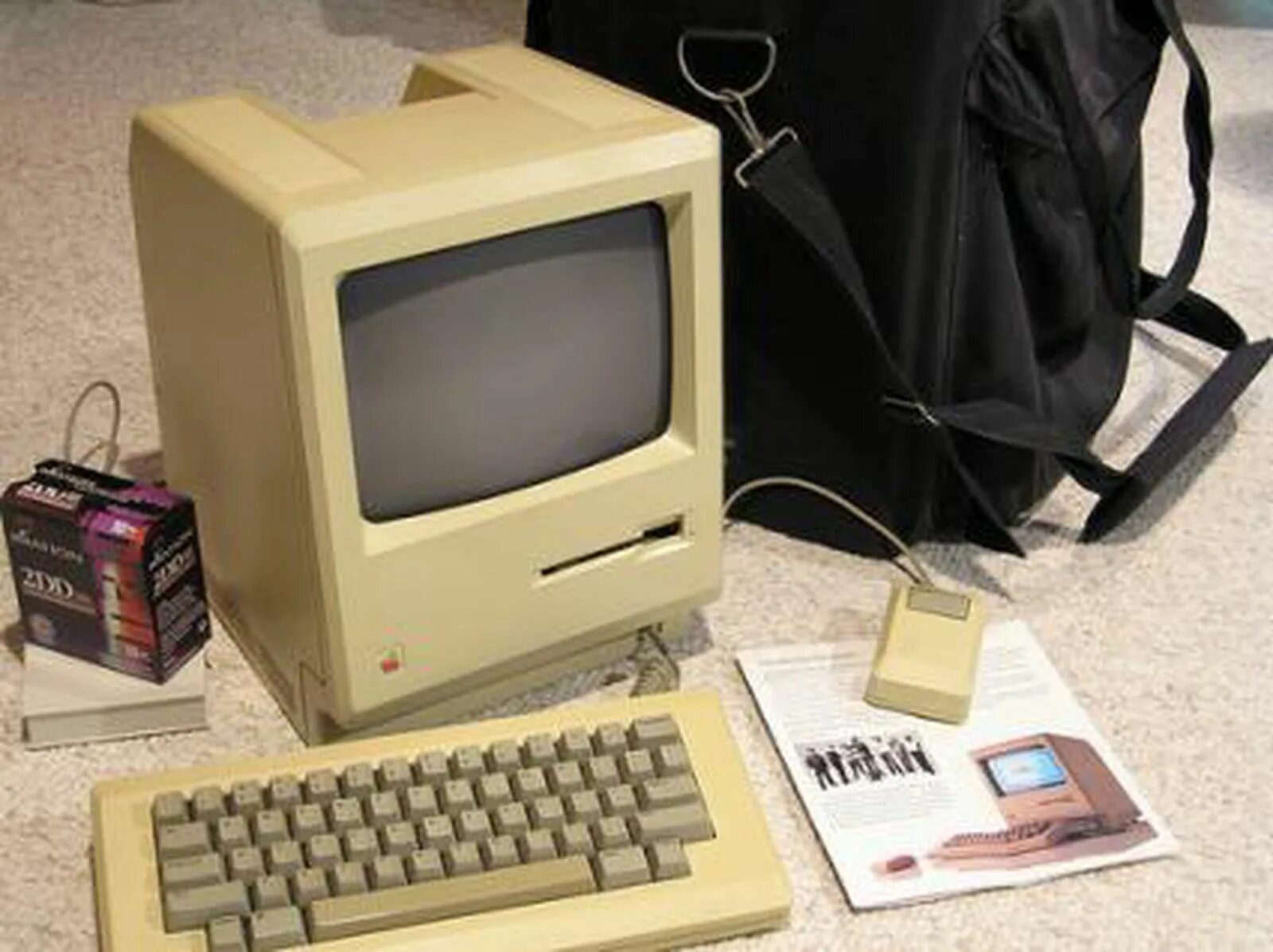 Моя маленькая пк. Fujitsu esprimo p2560. Персональный компьютер trs-80. Моя маленькая пк. Геймерская комната.