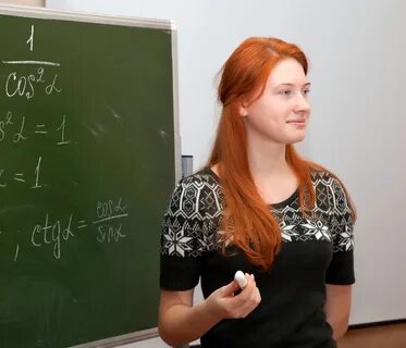 Девушки на уроке изучают