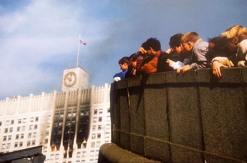 Крымский мост октябрь 1993. Танки белый дом 1993. 10 июня 1993. 10 июня 1993. Омон октябрь 1993.