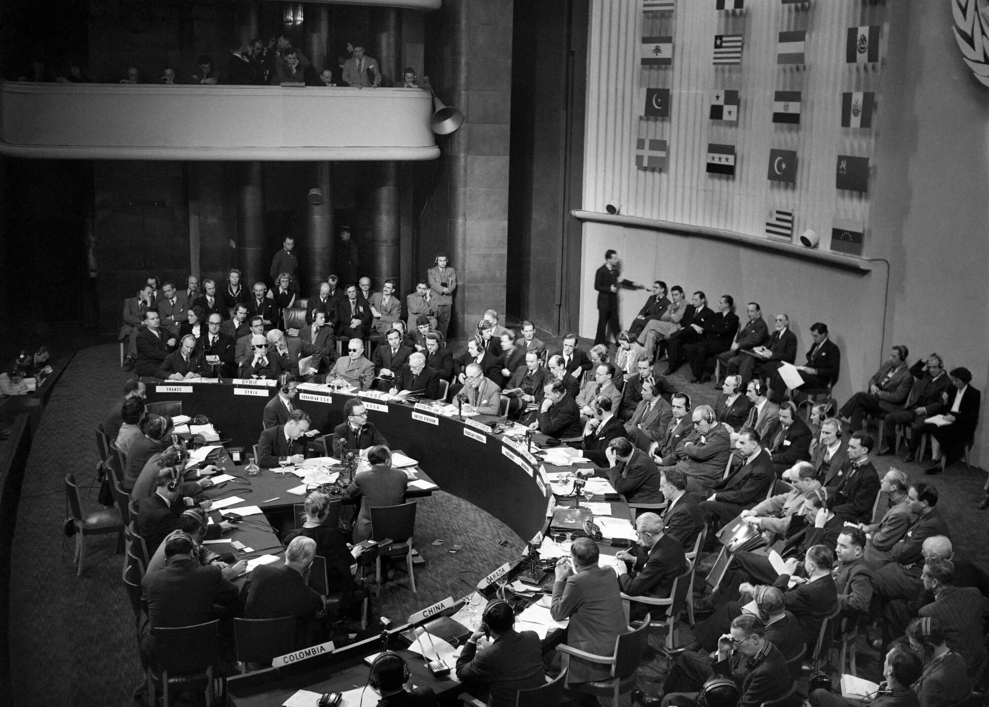 Конвенция 1948. Генеральная Ассамблея ООН 1948. Генеральная Ассамблея ООН 10 декабря 1947. Генеральная Ассамблея ООН 20 век. Гавана 1990 Генеральная Ассамблея ООН.