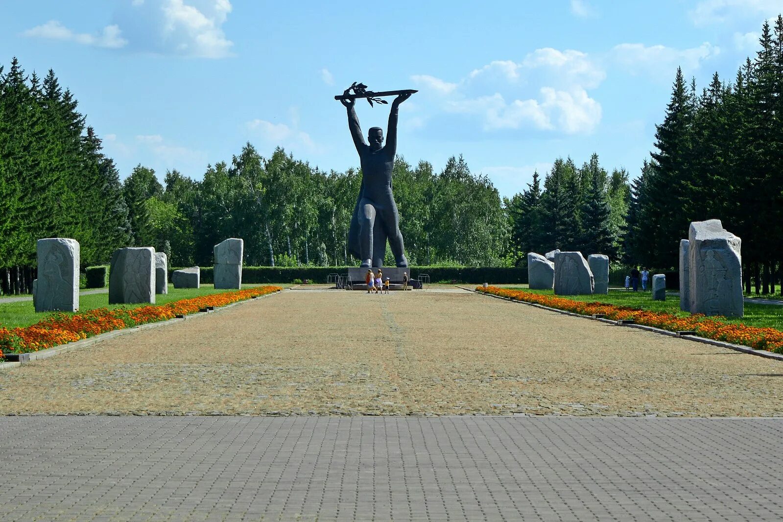 Парк победы в омске мемориальный комплекс. Парк победы в омске мемориальный комплекс. Парк победы в омске мемориальный комплекс. Парк 30 лет победы омск. Парк имени 30-летия победы омск.