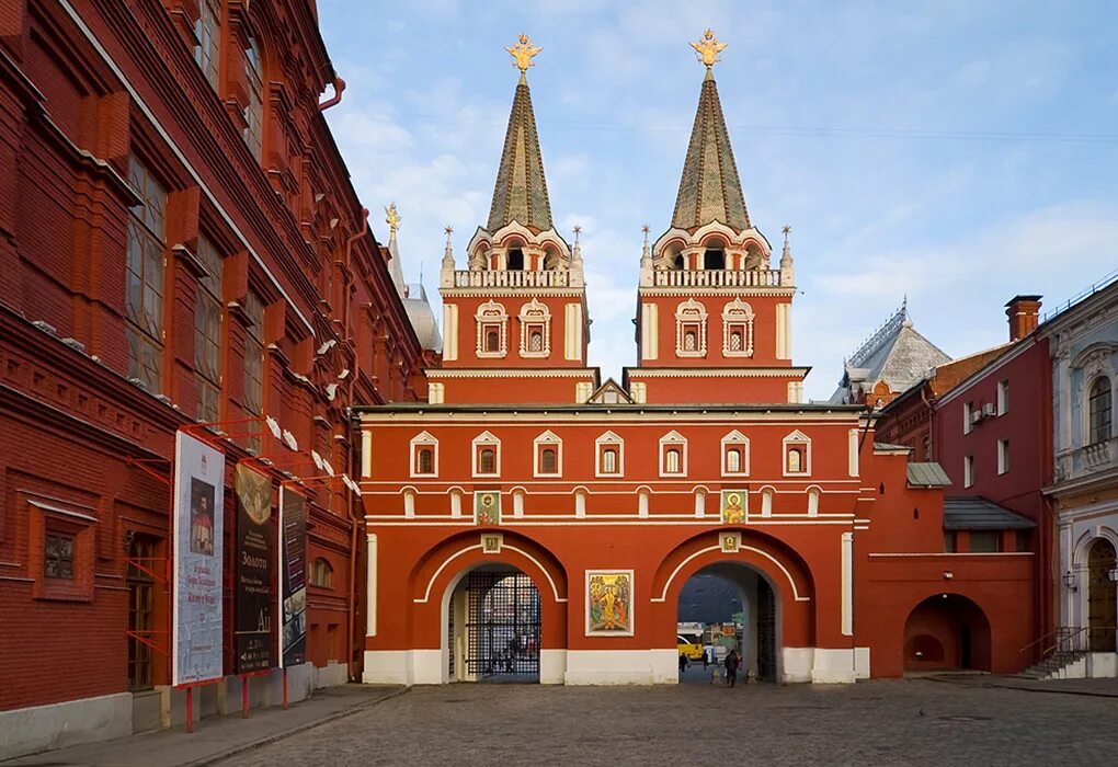 Иверские (воскресенские) ворота. Воскресенские ворота манежная площадь. Воскресенские ворота кремля. Иверские ворота на красной площади. Иверские (воскресенские) ворота.