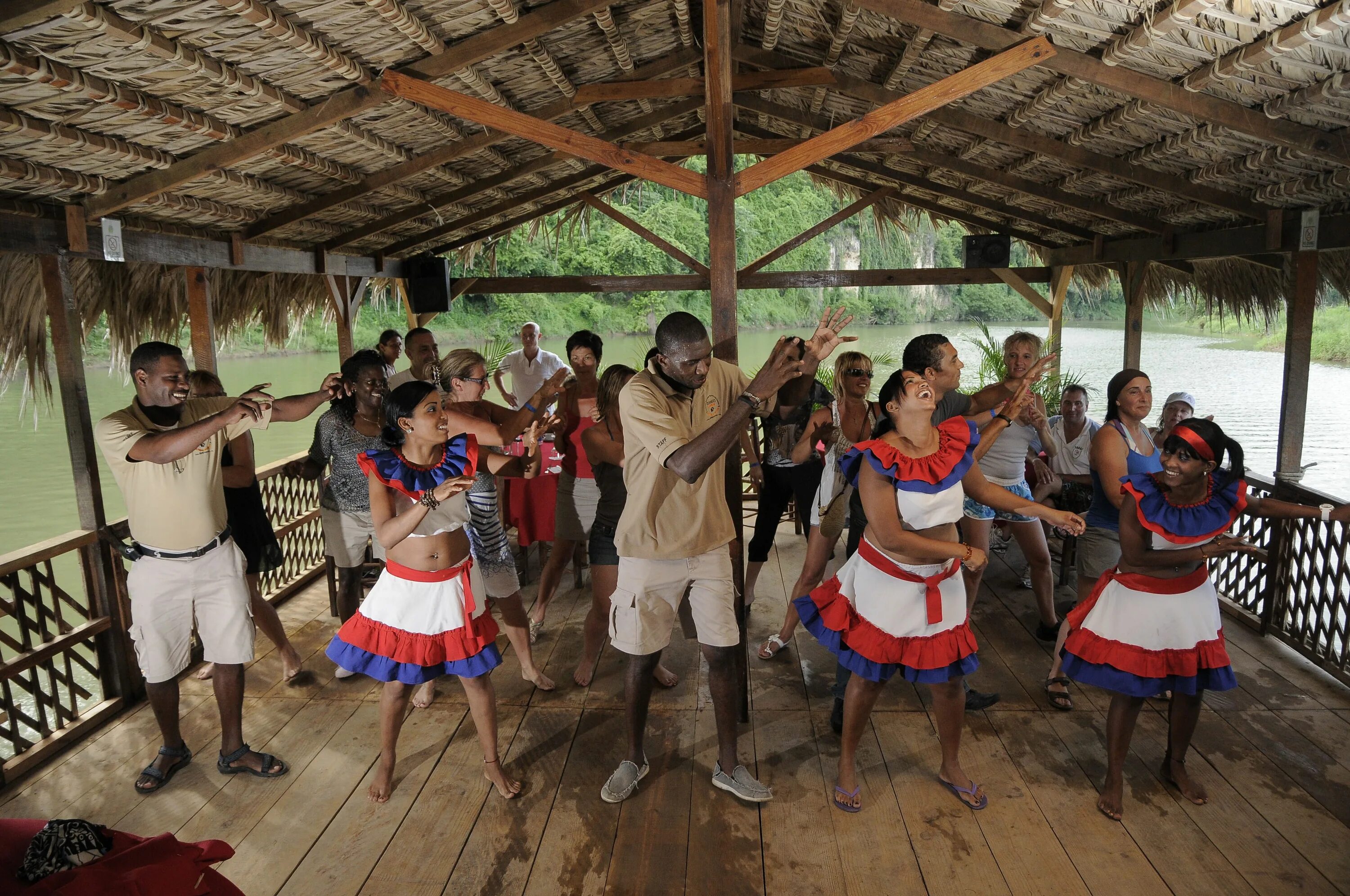 Меренге танец. Доминиканская Республика меренге. Доминиканская Республика меренге дети. Доминиканец. Меренге танец Доминикана.