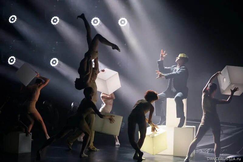 Танцы картинки. Dance evenings. Корейские танцы современные. Even dance. Even dance.