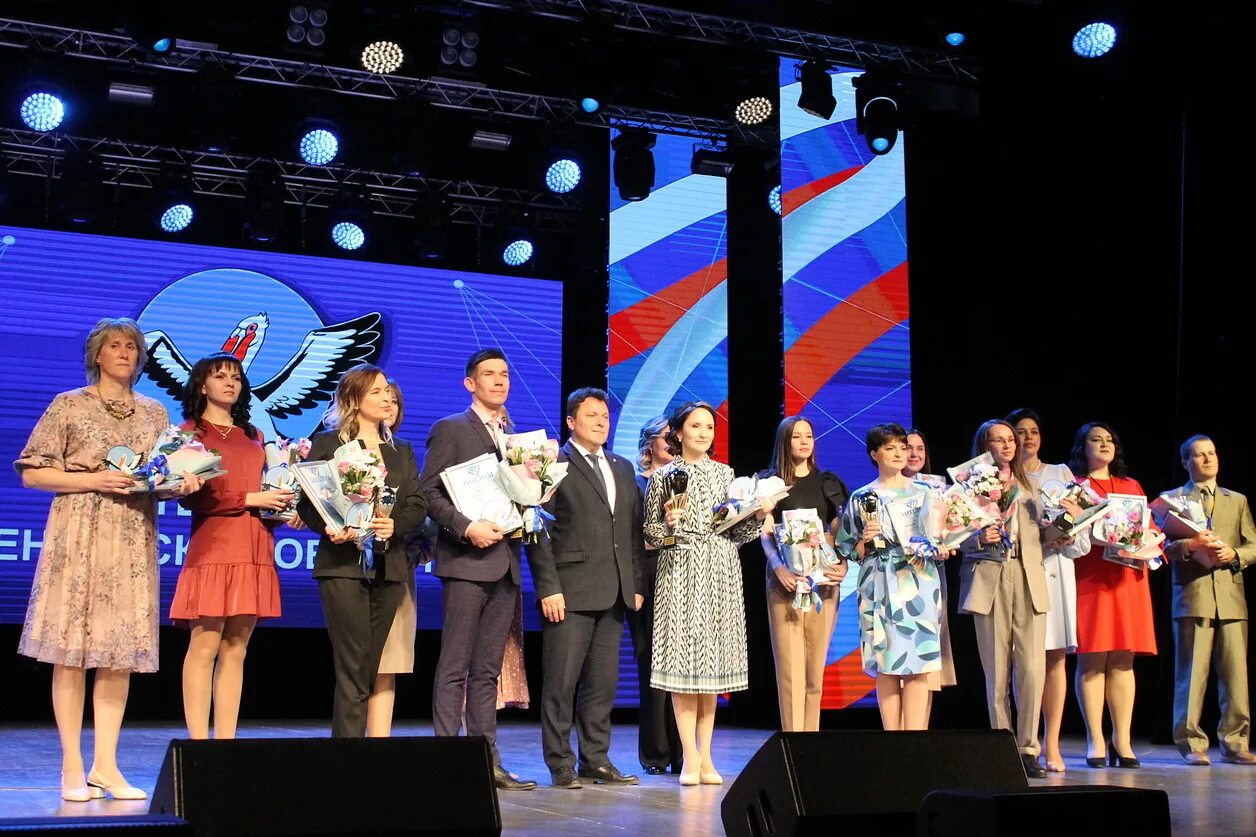 Учитель года 2022. Награждение педагогов. Учителя 10 школы. Церемония награждения преподавателей. Награждение педагогов на 8 марта.