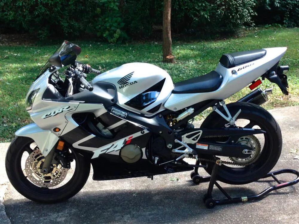 Сбр ф 4. Honda cbr 600 f4. honda cbr f4i. honda f4i 600. хонда сбр ф4 ай.