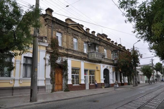 Революции 46. Евпатория ул фрунзе 42. Евпатория ул революции 34. Евпатория гостиница революционная. Ул.