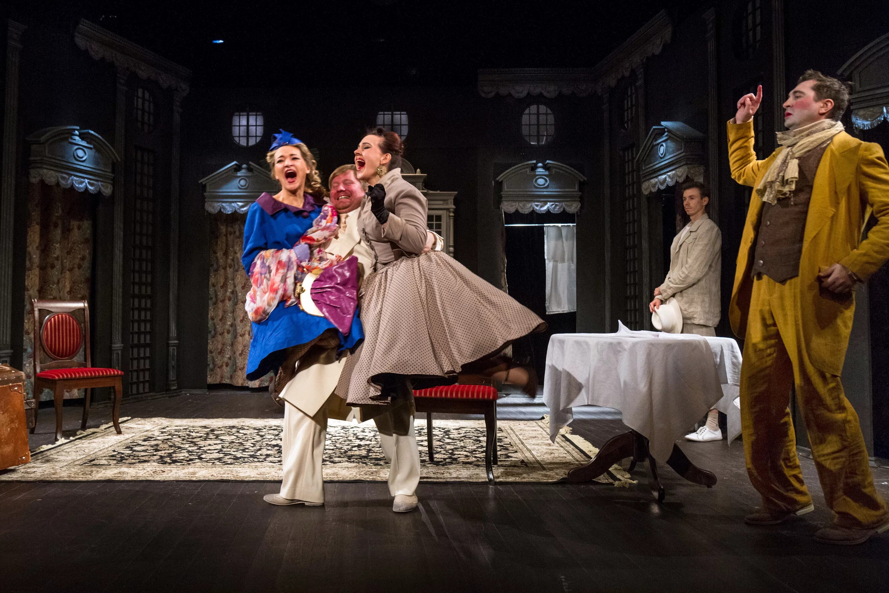 Хозяйка гостиницы спектакль. Хозяйка гостиницы спектакль. Спектакль-комедия "хозяйка гостиницы". Спектакль хозяйка гостиницы красноярск. Хозяйка гостиницы скандинавия.