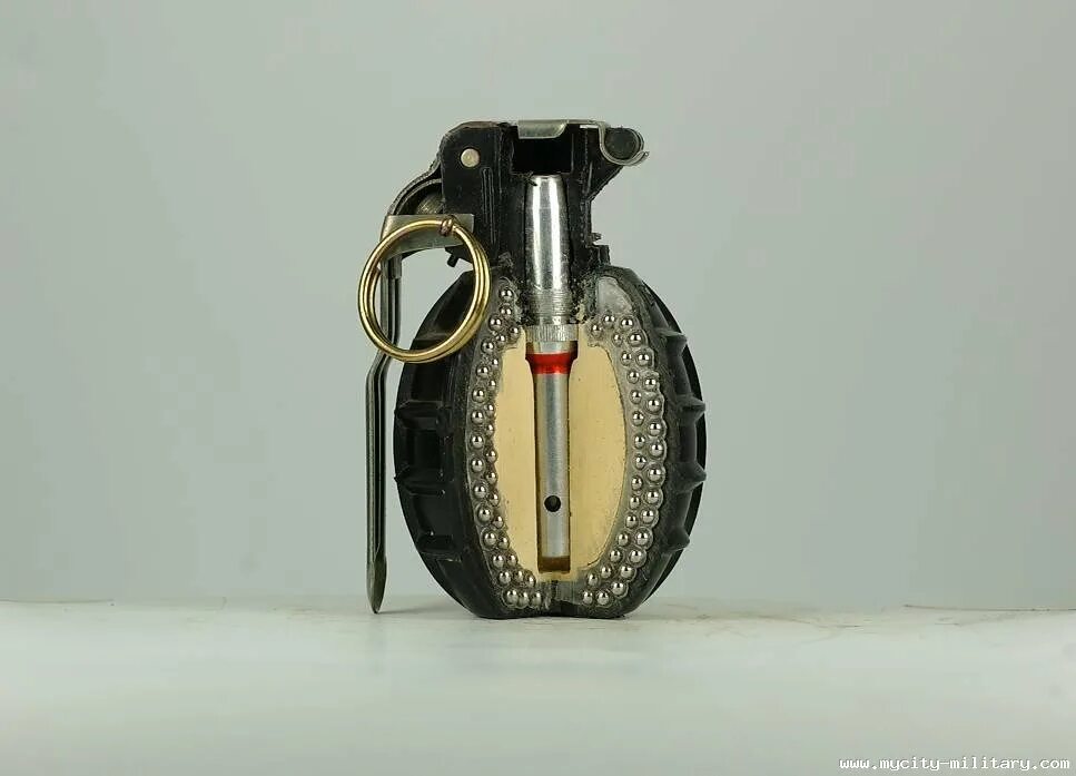 Граната в разрезе. Граната ф1 в разрезе. m 75 grenade. граната ф1 внутри. осколочная граната ф1 в разрезе.