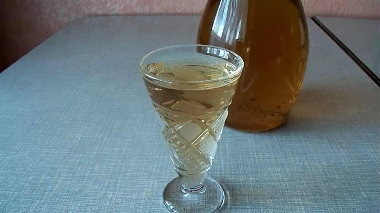 Банановый ликер. Ликер банановый cabana. Сливочная банановая настойка. Напиток алкогольный с бананом. Банановый ликер домашний.