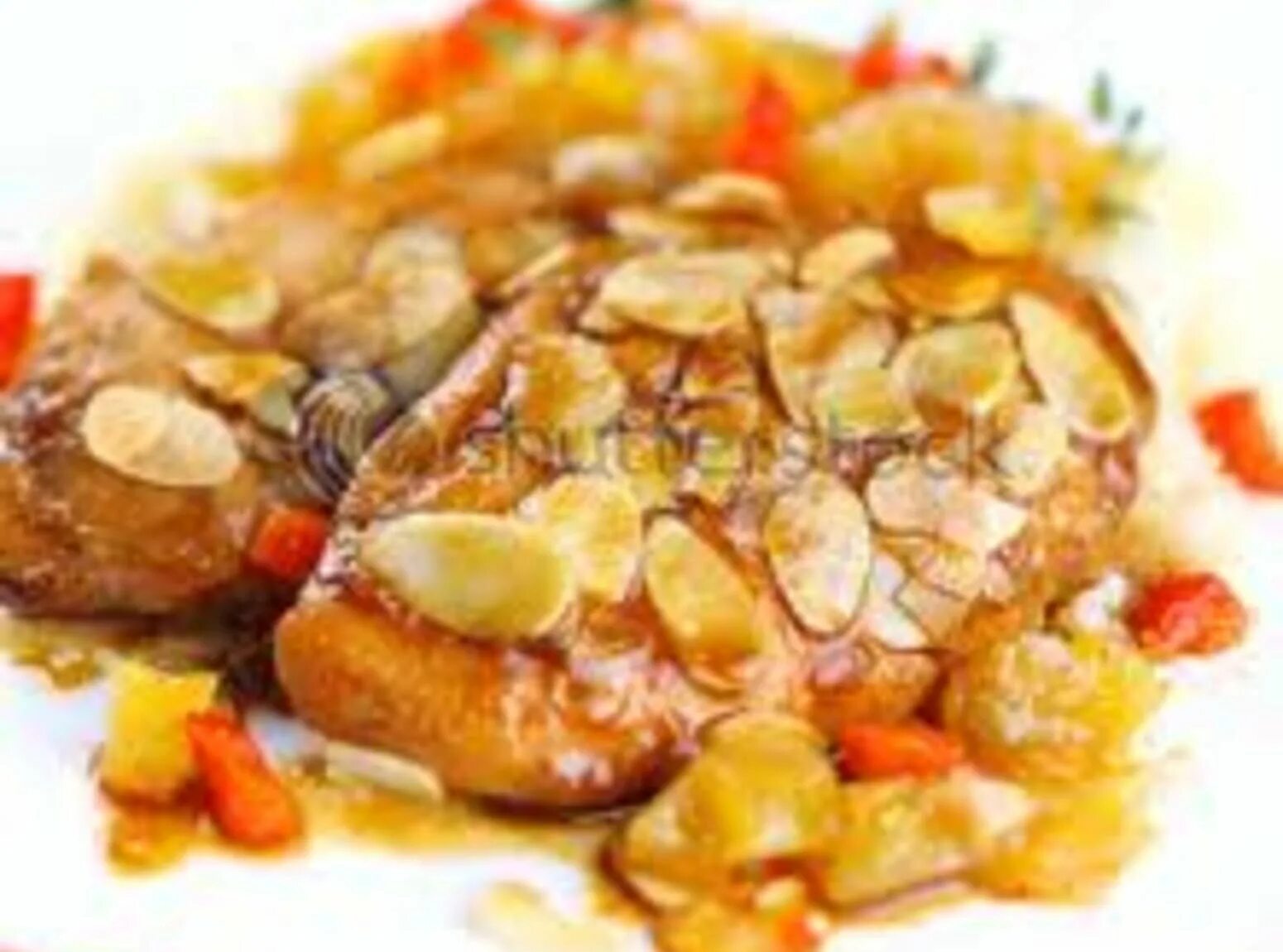 Стейк из курицы. Курица с миндалем рецепт. Курица с миндалем фото. Курица с миндалем рецепт. Блюда с миндалем.
