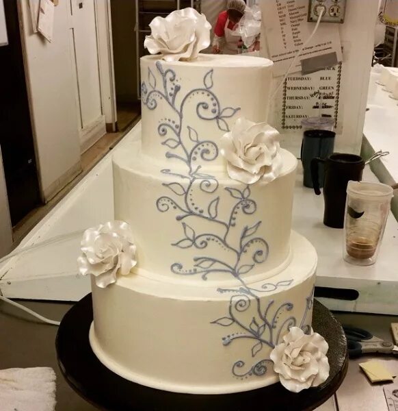 Торты премиум класса. Свадебный торт с инициалами молодоженов. Свадебный торт от Палыча. Выставка свадебных тортов.