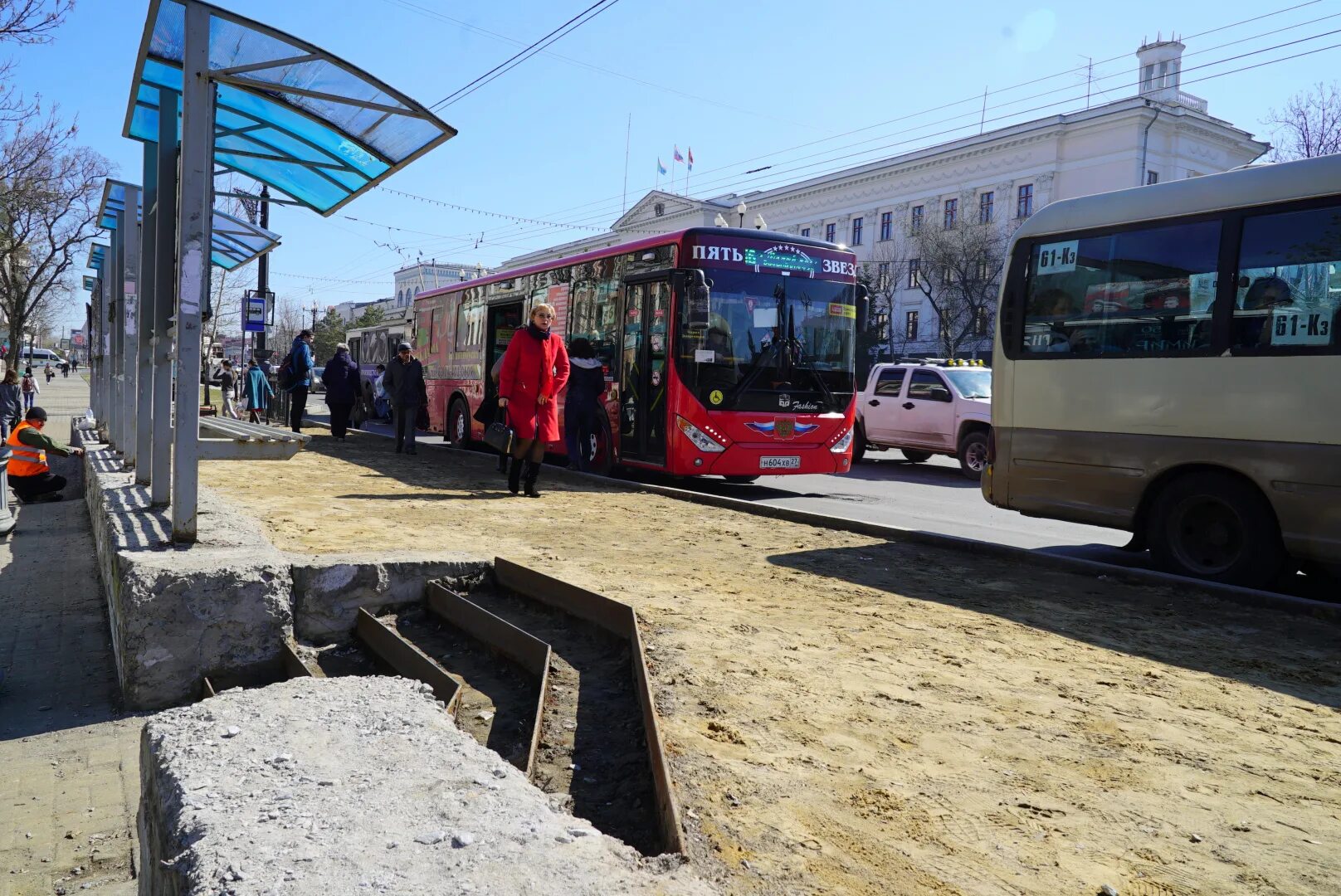 Ост хабаровск. Остановки Хабаровск. Остановка музкомедия Хабаровск. Остановка большая Хабаровск. Топограф Хабаровск остановка.