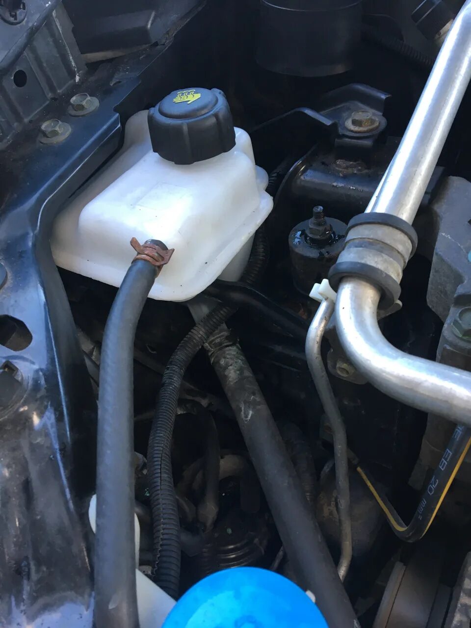 Как снять расширительный бачок кашкай Замена расширительного бачка Nissan Qashqai (1G), 2 л, 2008 года своими руками