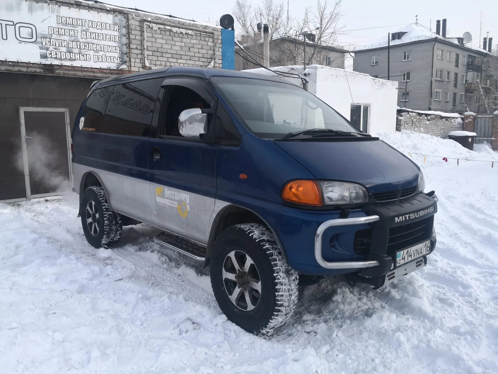 Delica отзывы. Мицубиси Делика l400. Мицубиси Делика 400. Митсубиси Делика 4 поколения. Мицубиси Делика 3.