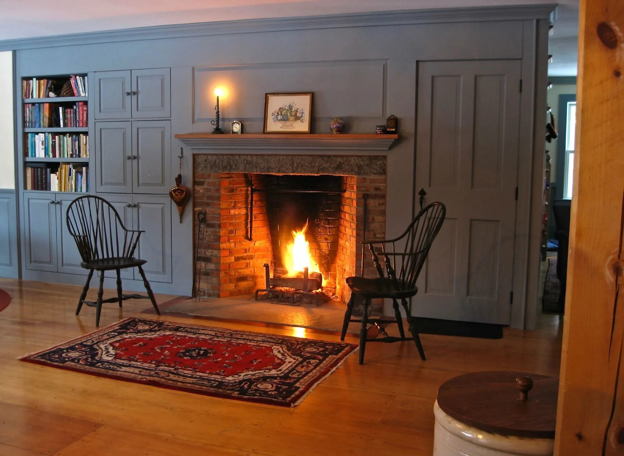 There is a an fireplace