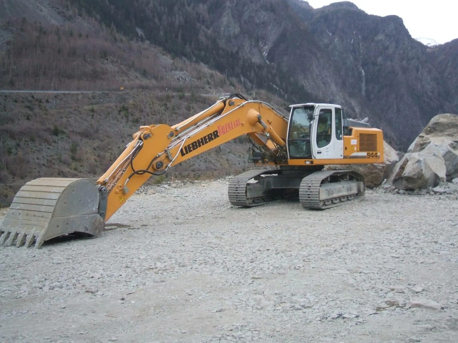 Экскаватор либхер. Liebherr r944. либхер 944. либхер 9100 экскаватор. либхер гусеничный 944.