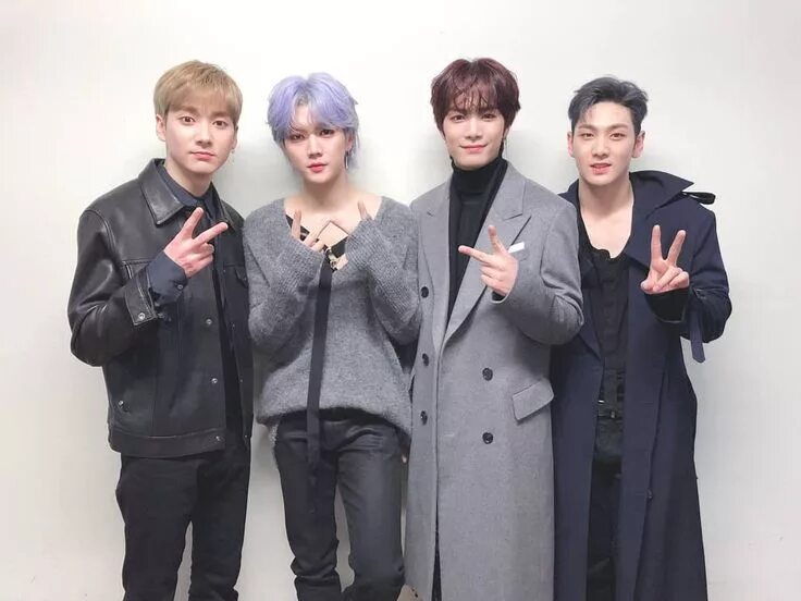 W help. Группа nu’est. Nuest kpop Band. IUINU группа. Группа nu’est треки.