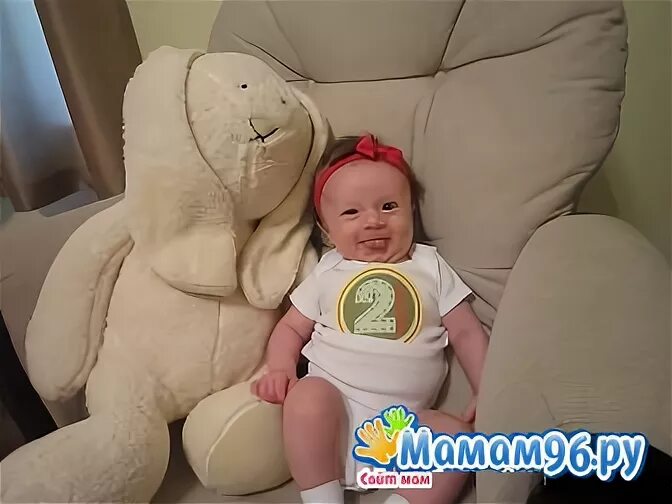 10 месяцев высовывает язык