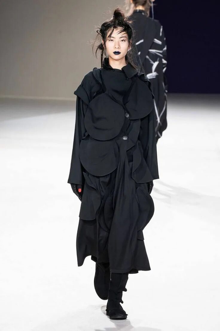 Yohji yamamoto i am going. Ёдзи ямамото. yohji yamamoto 2025. ёдзи ямамото коллекции. йоджи ямамото коллекции.