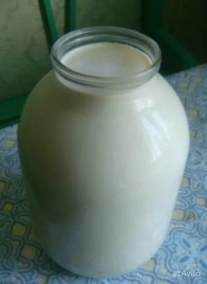 3л банка молока. Молоко домашнее. Банка с молоком. Молоко 3 литра банка. Молоко домашнее в банке.