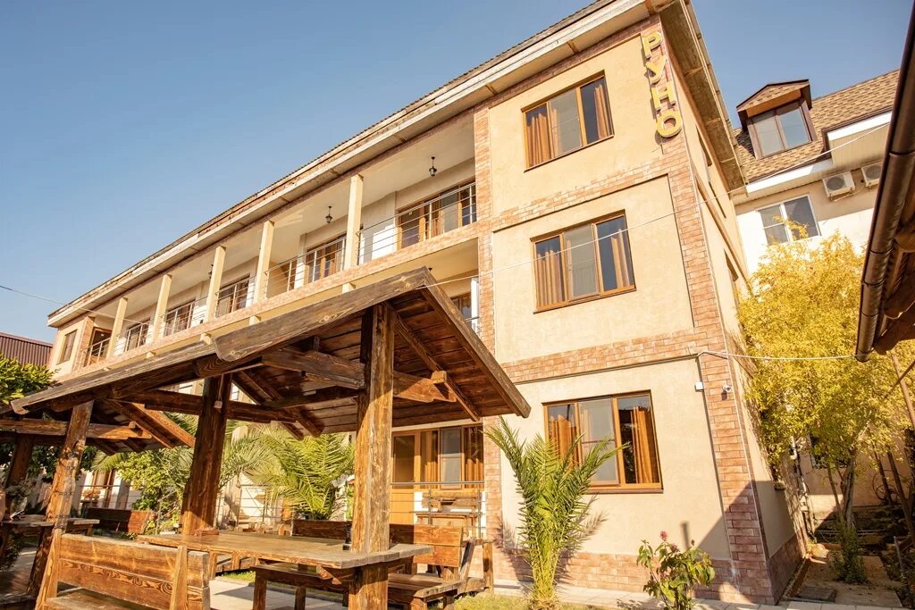 Абхазия гагры отель руно. Гостевой дом руно гагра. гостевой дом руна в гаграх. гагры гостевой дом парадиз абхазия. улица сосналиева гагры.