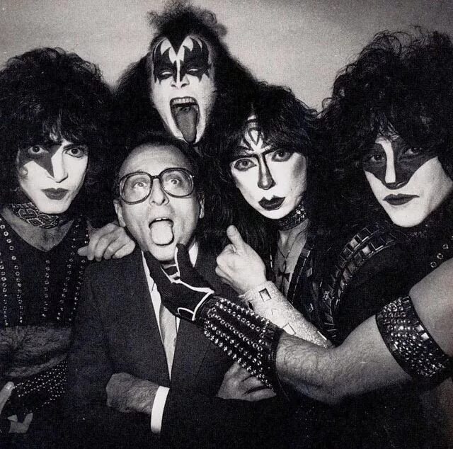 Kiss the night. Vinnie Vincent Kiss. Kiss creatures of the Night. Kiss creatures of the Night 1982. Kiss creatures of the Night album.
