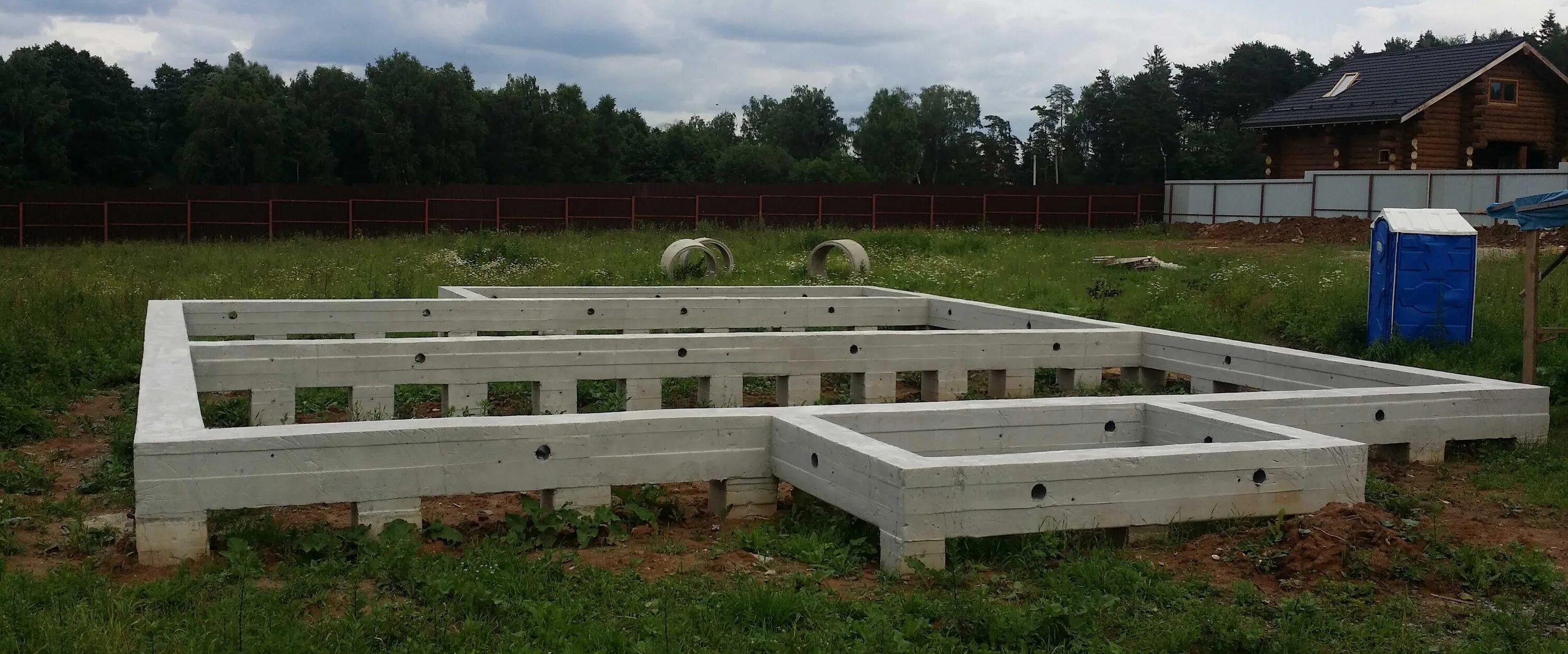 ростверковый фундамент под ключ. ростверковый фундамент под ключ. ростверк рм1. фундамент свайно-ленточный 6на6. свайно-ростверковый фундамент тисэ.