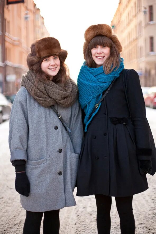 Как одеваться в калининграде в декабре. Женщины на улице в калининграде. Как одеваться в калининграде в декабре. Фото девушек с открытыми щиколотками на улице. Как одеваются в калининграде сейчас.