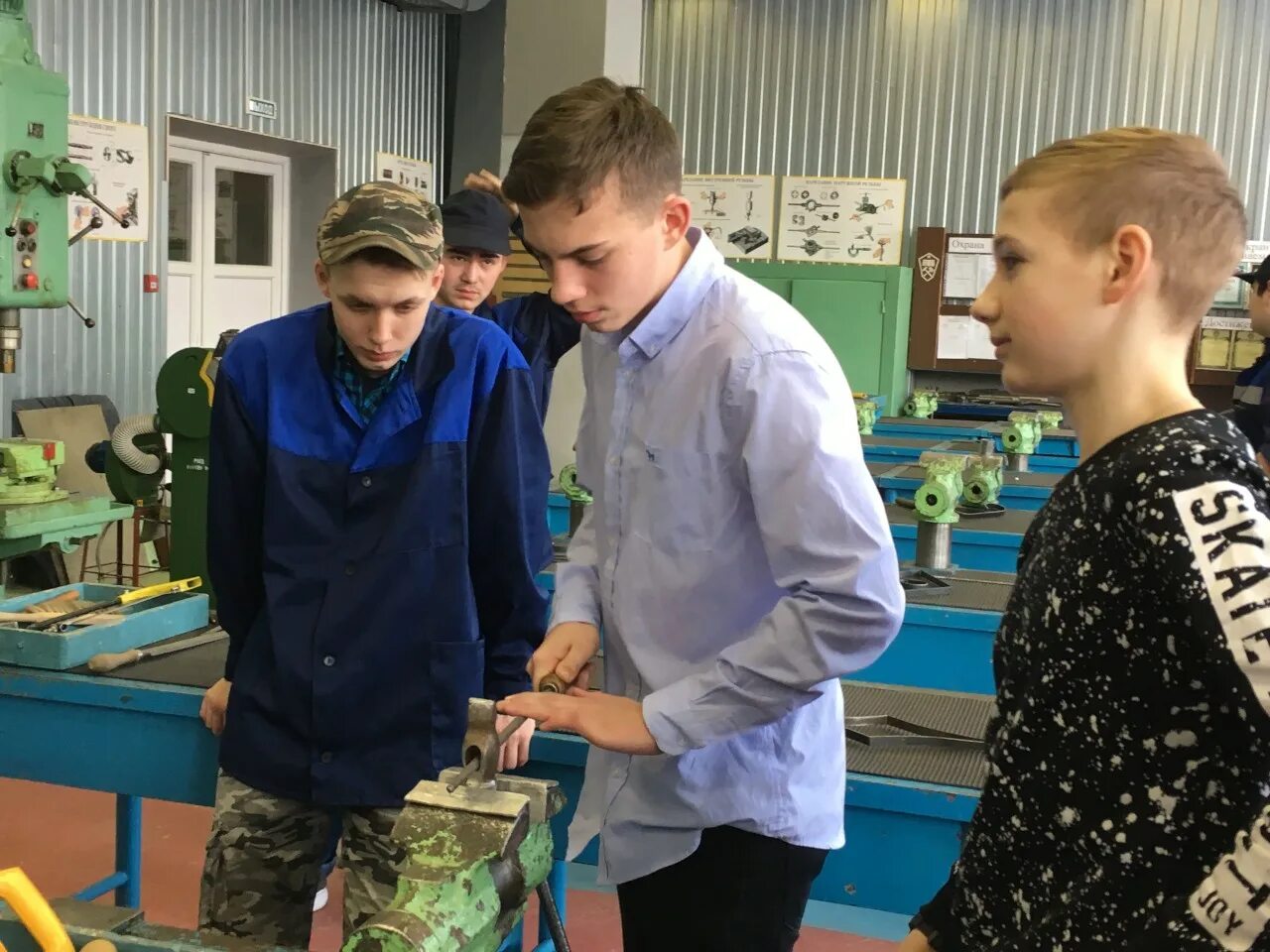 Колледж слесарь. Директор малоохтинского колледжа. Колледж слесарь. Техникум на слесаря. Автомеханик учёба.