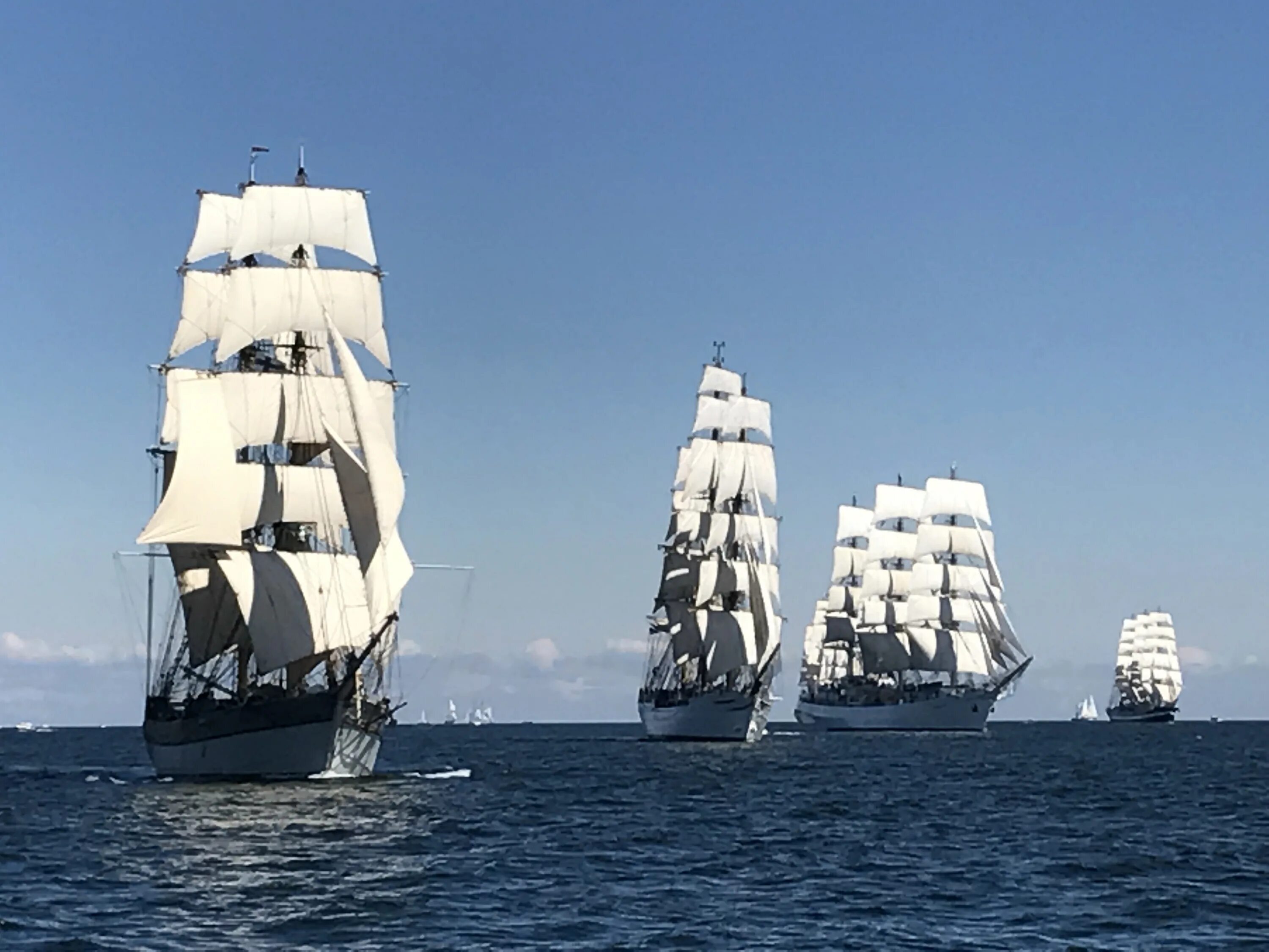 Tall ship 6 rate. Парусники фото высокого разрешения. Tall ship. Парусник адмирал крузенштерн. Баркентина капелла.