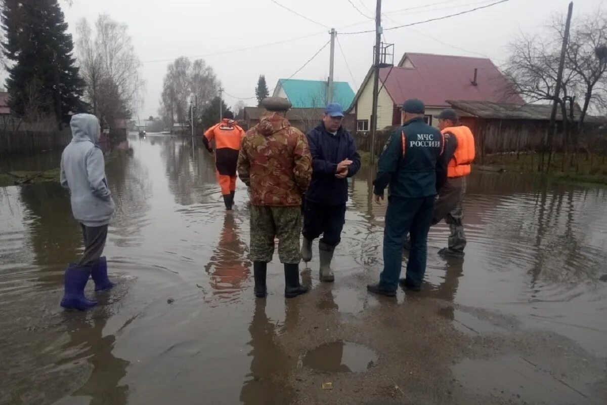 Паводок 2024 алтайском крае. Паводок Алтайский край. Наводнение в Алтайском крае. Паводковая обстановка в Алтайском крае МЧС. Алтайский край паводок 2004.