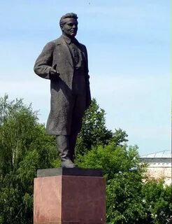 Памятники кирова годы