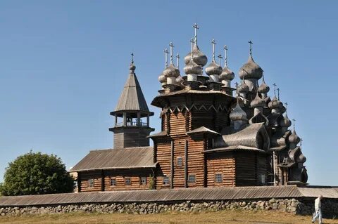 Церкви и колокольня на острове кижи