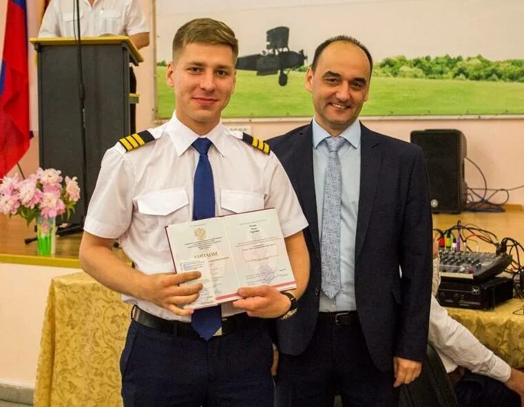 Бугуруслан летное училище гражданской авиации официальный. Бугурусланское лётное училище гражданской. Бугурусланское училище гражданской. Бугурусланское лётное училище гражданской. Блуга бугуруслан.