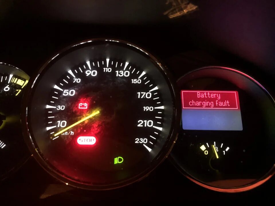 Ошибка battery charge. Battery charging fault на рено лагуна 3. battery charge fault renault scenic 2. battery charging fault меган 3. battery charging fault на рено koleos.