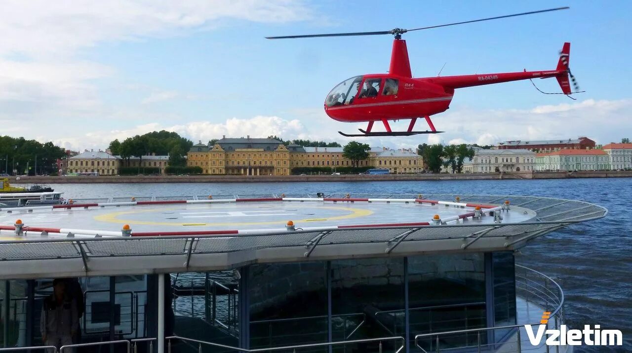 Вертолеты над санкт петербургом. Аэроклуб полёты в СПБ. Вертолет над Питером. Правительственный вертолет. Полет над Петербургом на вертолете.