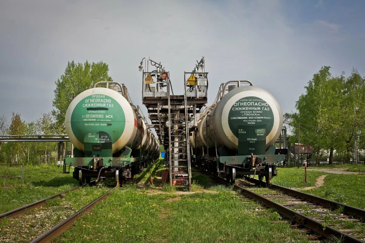 Цистерна с пропаном азс. Сжиженный газ московская область. Газовый заправщик. Сжиженный газ московская область. Мобильная газовая заправка.