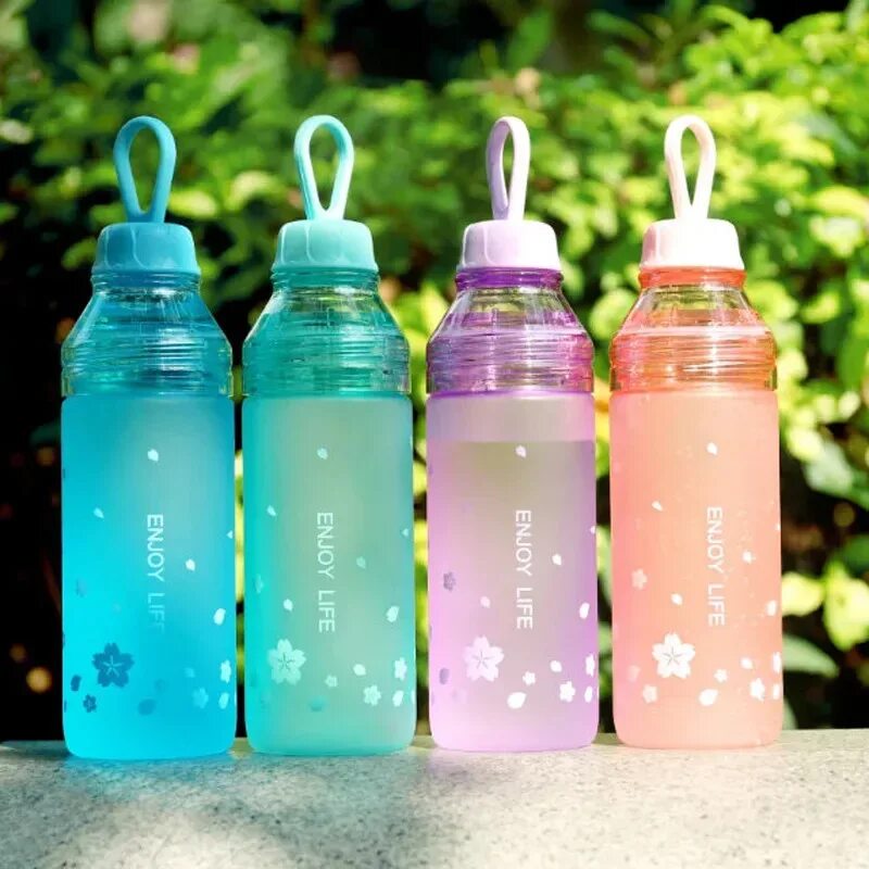 Пластиковые отходы. Бутылки пластиковые детские. Спортивная бутылка для воды. Спортивные бутылки для воды детские. Пластиковая бутылка без фона.