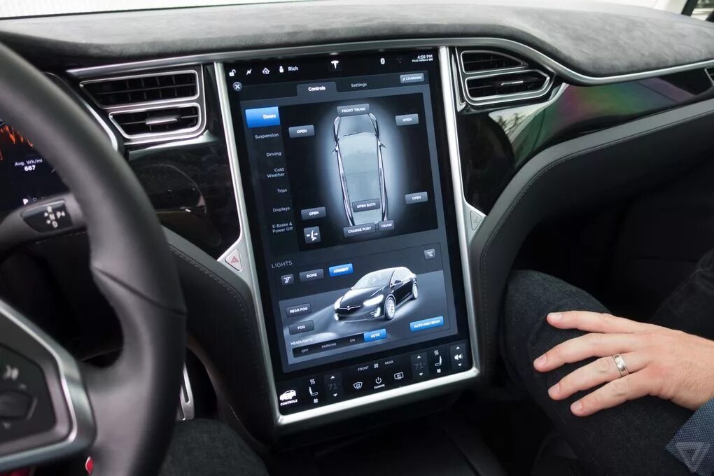 Model x Tesla мультимедиа. Tesla model x дисплей. Монитор Tesla model s. Tesla model x экран дисплея.