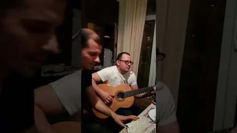 Армянин поет