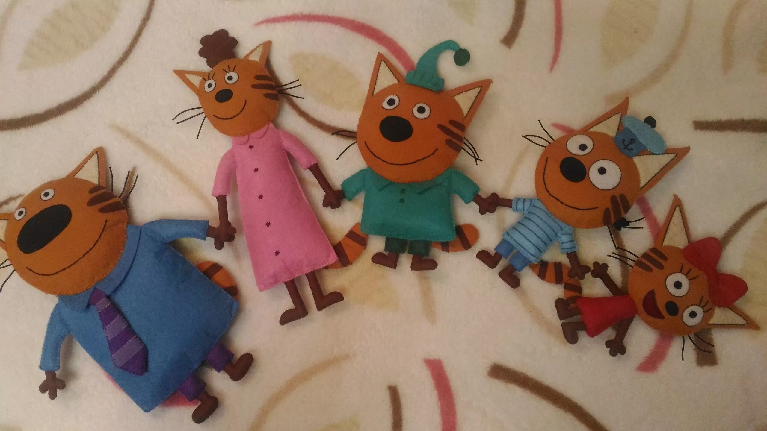 Шило 3 кота. Игрушки из фетра три кота. три кота из фетра. три кота фетр. поделка три кота из фетра.