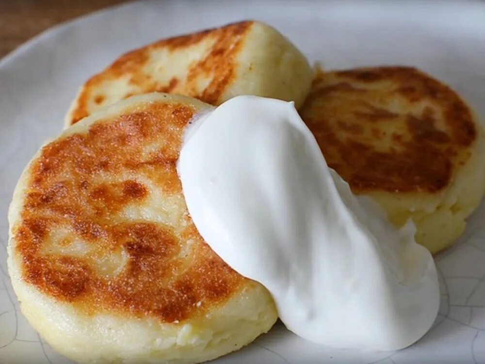 Сырники из пачки творога. Сырники из творога. Сырники из творога на сковороде. Пышные сырники. Сырники классические.