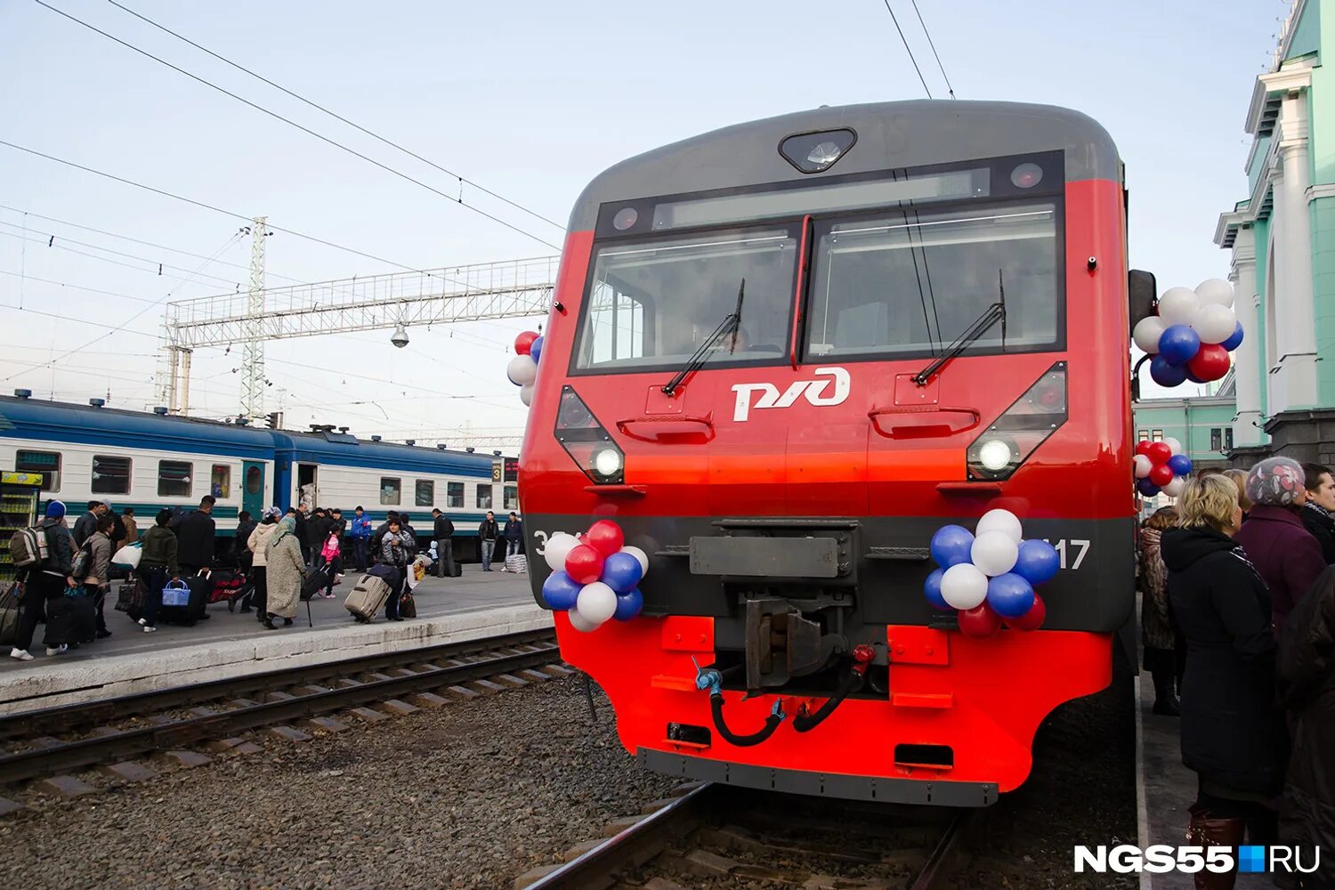 Омские электрички. Электропоезд омск исилькуль. Электричка омск любино. Эд4м 0196. Эд2т электричка.